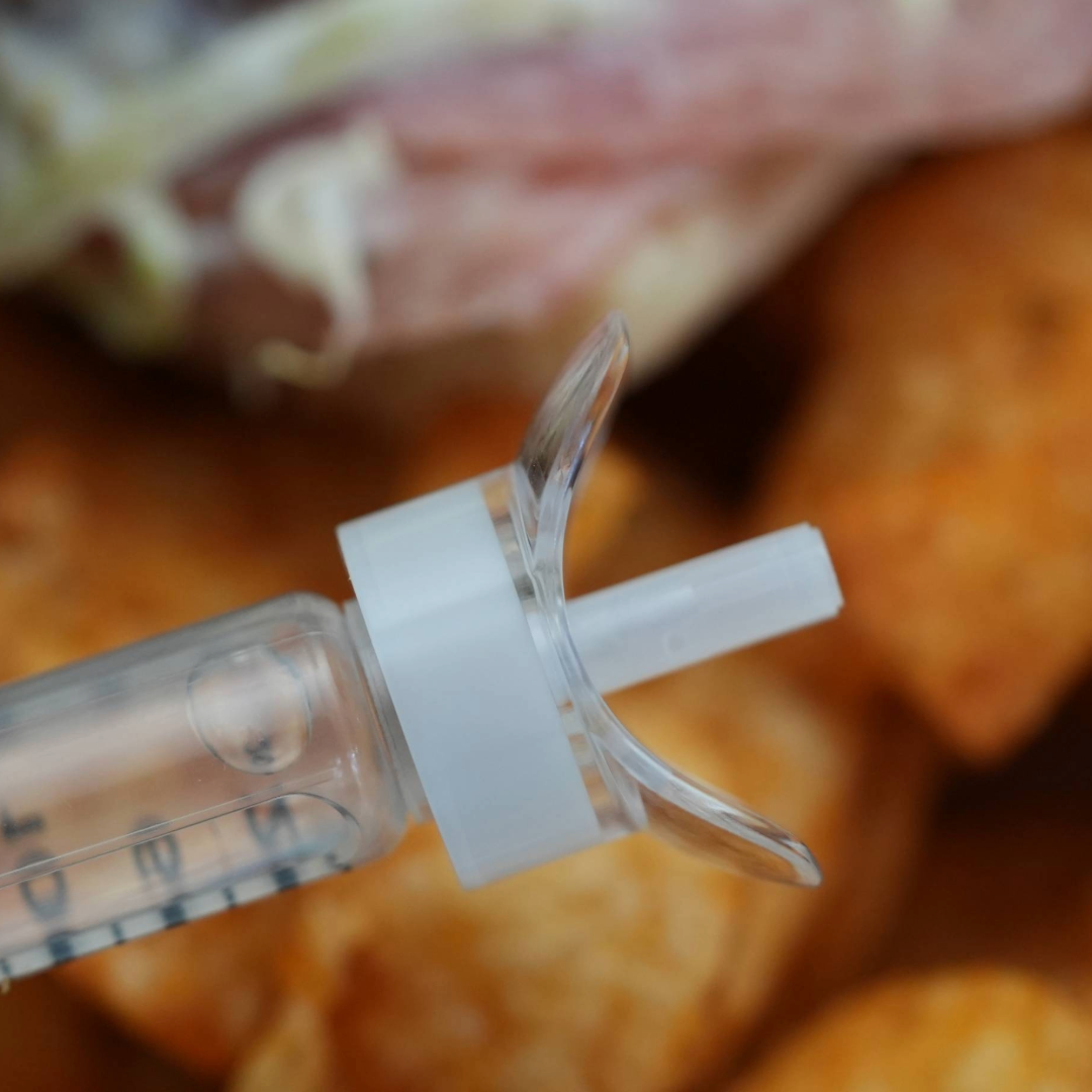 Steady Shot small size attached to a 4mm insulin pen needle, ideal for diabetics managing daily injections alongside meal prep. A reusable tool designed to simplify site rotation, improve comfort, and fit seamlessly into a healthy diabetes lifestyle.